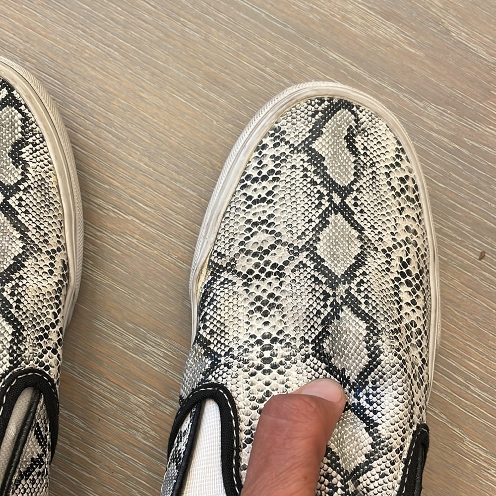 Van’s shoes, size 9 - Picture 5 of 8